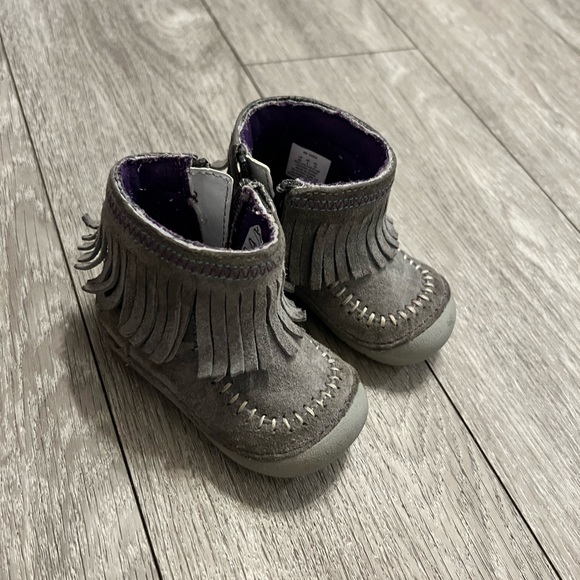 COPY - Stride-rite fringed moccasin style boots - Picture 1 of 1